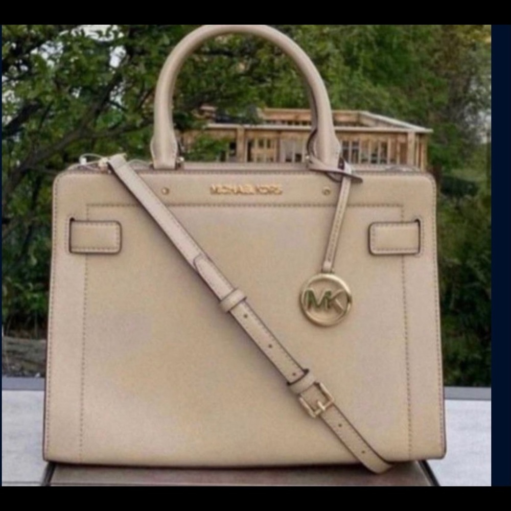 Micheal kors purse
